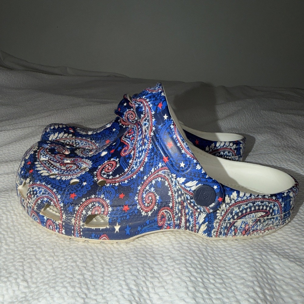 Crocs x Vera Bradley *Rare* Blue Paisley Bandana Slip-On Classic Clogs M4/W6